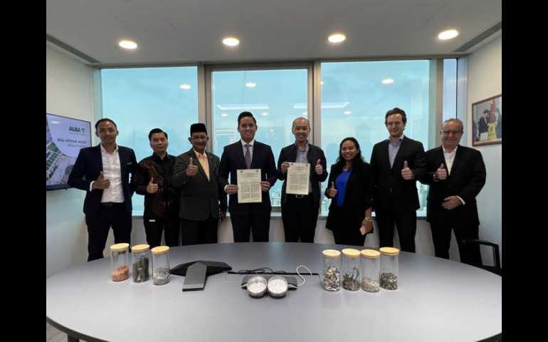 Bupati Kendal Boyong Investasi Senilai 700 Miliar dari Hong Kong