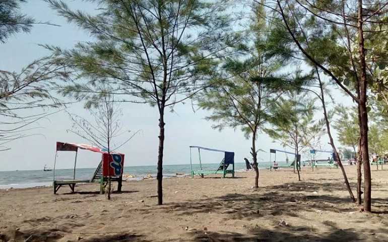 Tempat Nongkrong Asik, Wisata Pantai Sigandu Batang