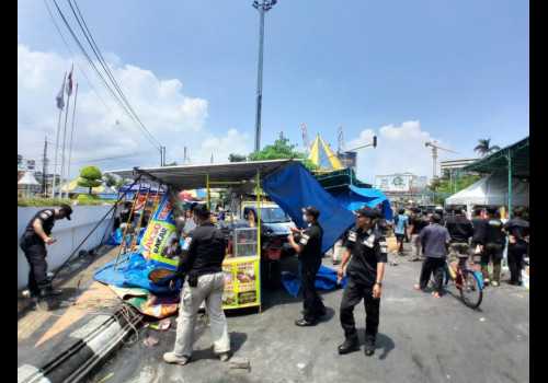 Satpol PP Kota Semarang Tertibkan Pedagang Nakal di Dugderan