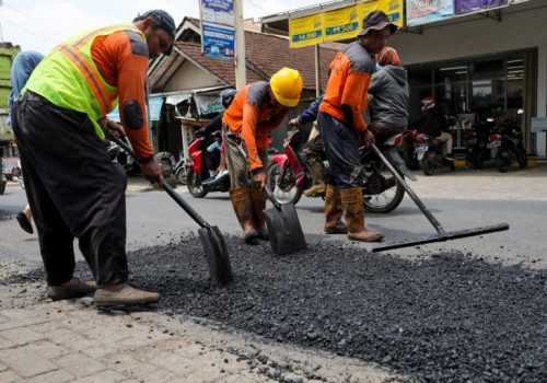 Respon Cepat, Jalan Berlubang Salatiga-Grobogan Langsung di Perbaiki