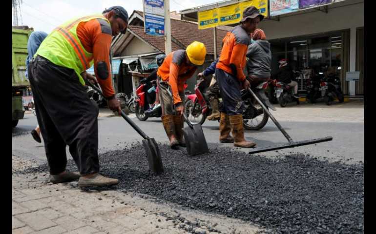 Respon Cepat, Jalan Berlubang Salatiga-Grobogan Langsung di Perbaiki