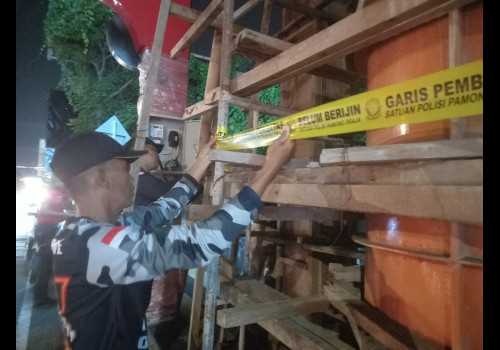 Tiang Reklame Tanpa Berizin Ditertibkan Satpol PP Kota Semarang