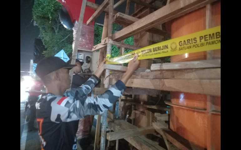 Tiang Reklame Tanpa Berizin Ditertibkan Satpol PP Kota Semarang