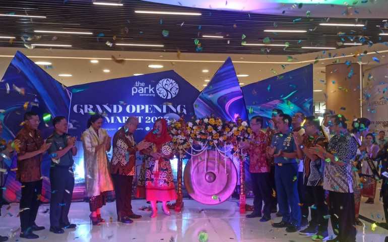 Walikota Hevearita Resmikan The Park Mall Semarang
