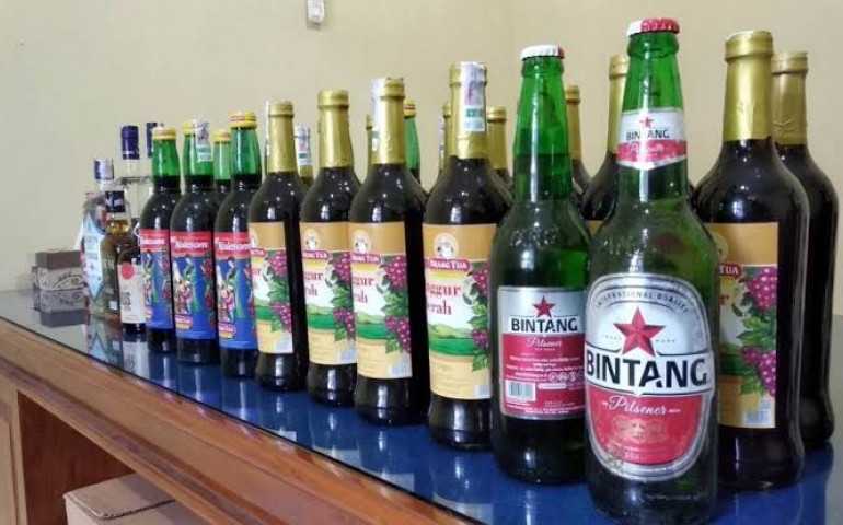 Nekat Jual Miras saat Bulan Puasa, Aparat Langsung Segel Tempat