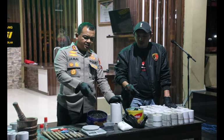 Polres Kendal Musnahkan 17,2 Kg Bubuk Mercon