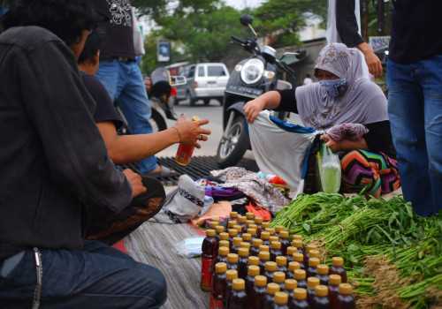 Bentuk Protes Ketidakadilan Pemerintah, Anak Muda di Semarang Buka Pasar Gratis