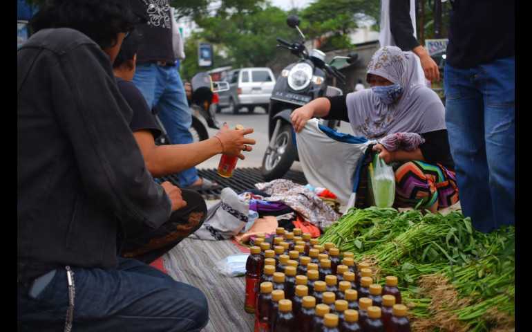 Bentuk Protes Ketidakadilan Pemerintah, Anak Muda di Semarang Buka Pasar Gratis