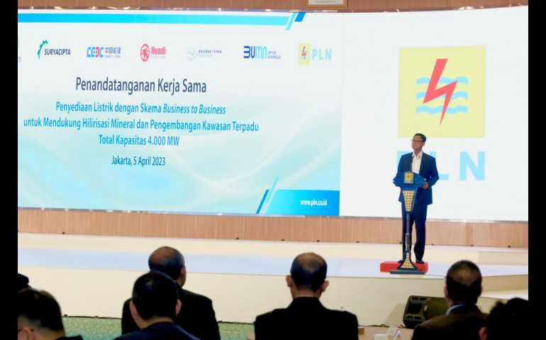 Dukung Hilirisasi Industri, PLN Ajak 5 Mitra Strategis Bangun Kelistrikan Berbasis EBT