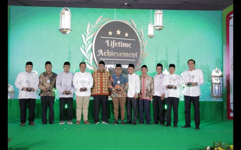 Terima Penghargaan Sebagai Politisi Penggerak Ekonomi Kerakyatan dari Hipka Jateng, Waket DPRD Jateng Ferry: Kembangkan Terus Desa Wisata!