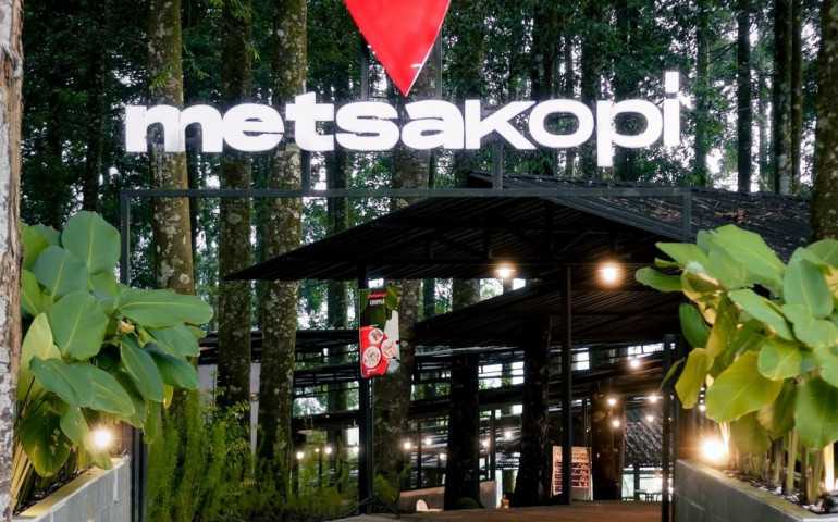 Metsa Kopi Batang Tawarkan Sensasi Nongkrong di Tengah Sejuknya Pohon Pinus