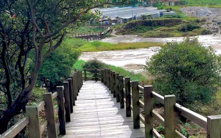Sensasi Berjalan di Atas Jembatan, Wisata Kawah Sikidang Dieng Banjarnegara