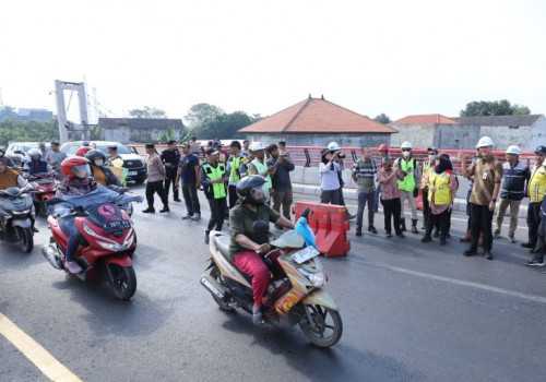 Kemacetan di Jembatan Juwana Pati, Gubernur Jateng Pastikan Pekerjaan Jalan Rampung saat Arus Mudik