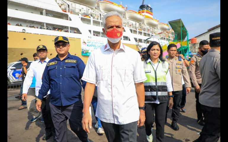 Ganjar Sambut Kedatangan Pemudik Gratis di Pelabuhan Tanjung Emas Semarang