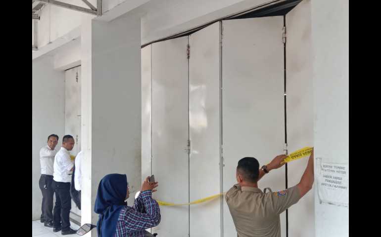Tutup Tiga Toko Tak Berizin, Satpol PP Kota Semarang: Segera Lengkapi PBG
