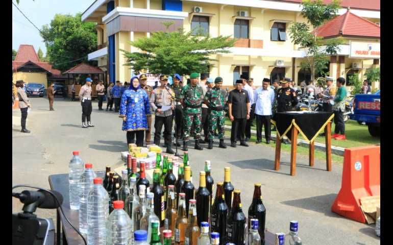Polres Sragen Musnahkan Ratusan Liter Miras dan Knalpot Brong