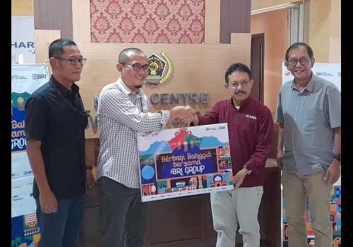 BRI Kanwil Semarang - PWI Jateng Bagikan Paket Lebaran kepada Sahabat Pers