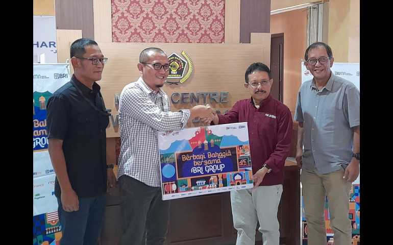BRI Kanwil Semarang - PWI Jateng Bagikan Paket Lebaran kepada Sahabat Pers