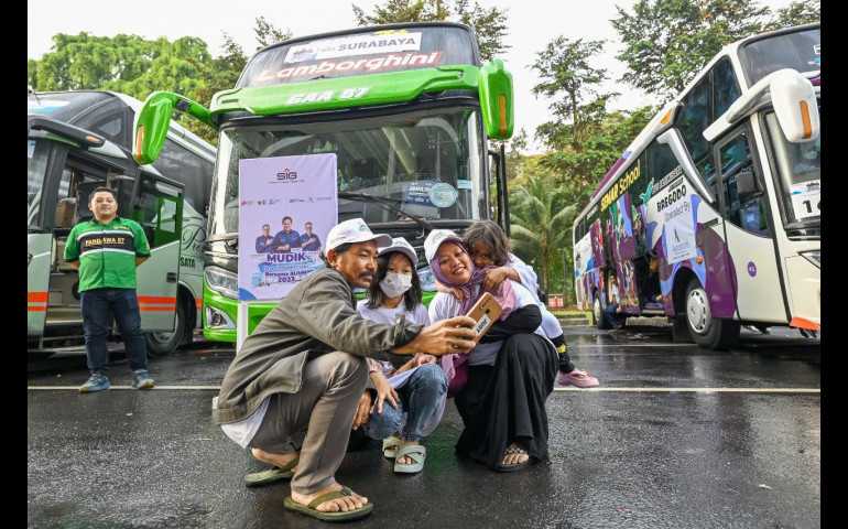 SIG Berangkatkan 600 Peserta Mudik Bersama BUMN 2023  ke Jawa Tengah dan Jawa Timur