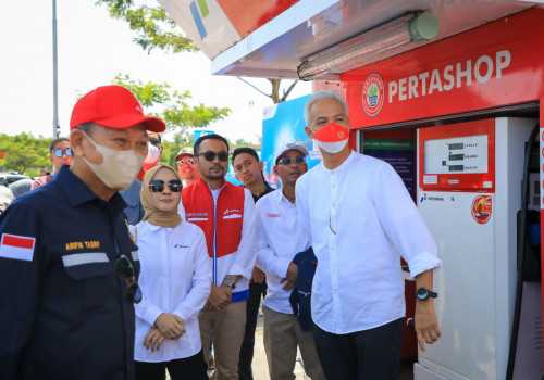 Ganjar Dampingi Menteri ESDM Cek Kebutuhan BBM di Rest Area dan SPBU, Terjadi Kenaikan 78 Persen