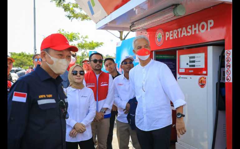 Ganjar Dampingi Menteri ESDM Cek Kebutuhan BBM di Rest Area dan SPBU, Terjadi Kenaikan 78 Persen