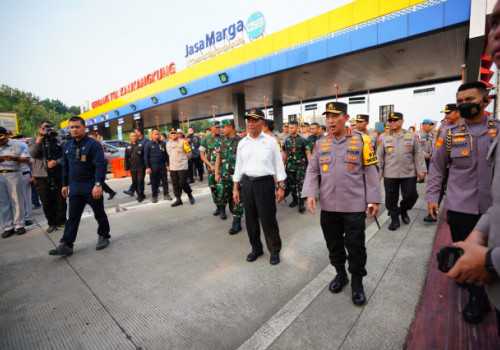 Tinjau Mudik di Jateng, Kapolri Instruksikan Mantapkan Sosialisasi Rekayasa Lalin dan Pengaturan Rest Area
