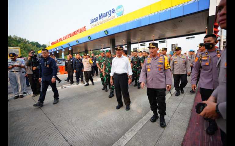 Tinjau Mudik di Jateng, Kapolri Instruksikan Mantapkan Sosialisasi Rekayasa Lalin dan Pengaturan Rest Area