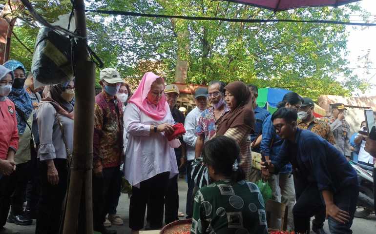 Tinjau Pasar Tradisional, Wali Kota Semarang Hevearita Sebut Harga Bahan Pokok Beberapa Mengalami Kenaikan