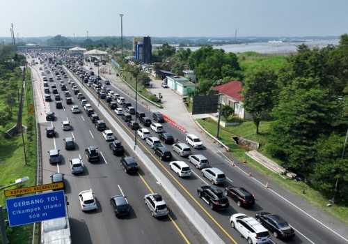 Volume Kendaraan Tol Jakarta - Semarang Naik, Lajunya Bertambah