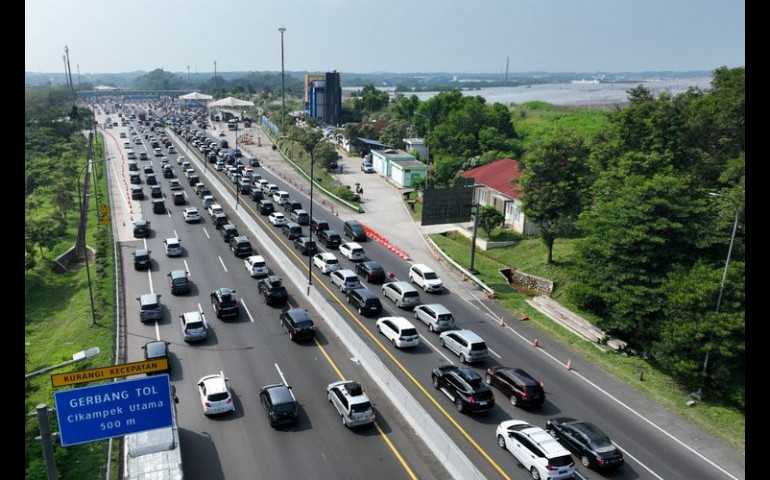 Volume Kendaraan Tol Jakarta - Semarang Naik, Lajunya Bertambah