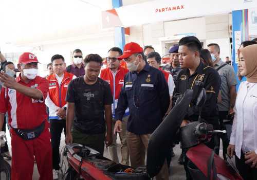 Pastikan Stok Aman, Menteri ESDM dan Dirut PT Pertamina (Persero) Kunjungi Langsung SPBU Tol Jawa Tengah