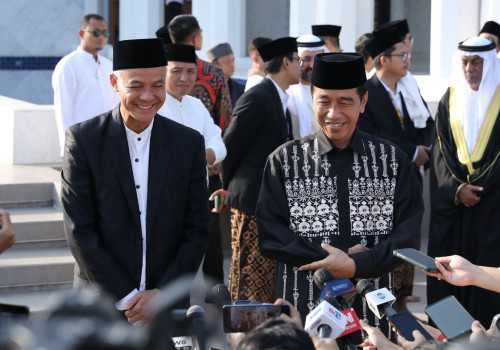 Salat Ied Bareng Ganjar, Jokowi; Capresnya Sudah Jelas, Tinggal Cawapresnya