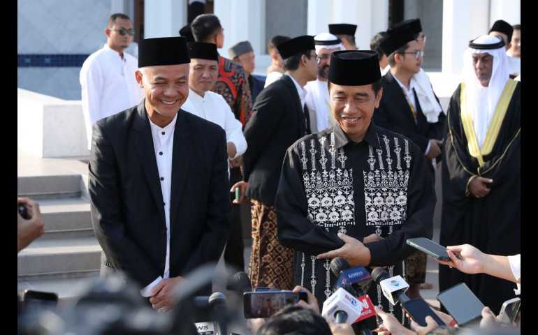 Salat Ied Bareng Ganjar, Jokowi; Capresnya Sudah Jelas, Tinggal Cawapresnya