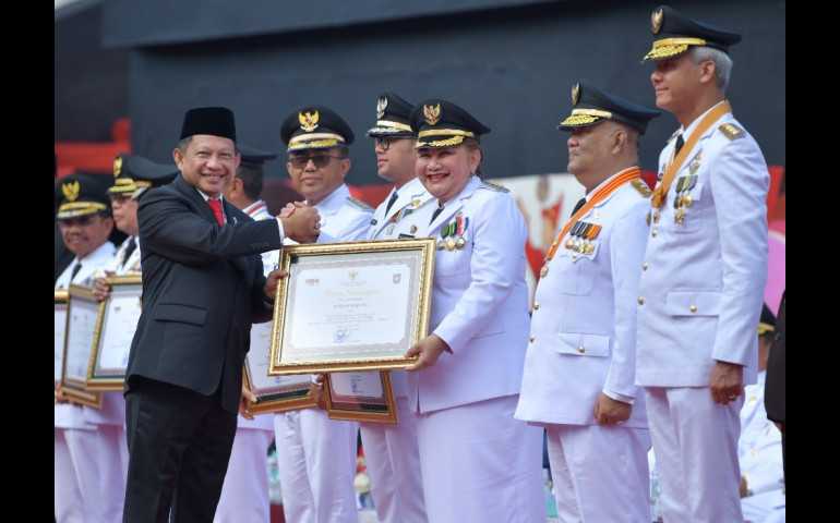 Kado Istimewa Jelang HUT ke 476, Pemerintah Kota Semarang Raih Penghargaan Terbaik Nasional Penyelenggaraan Pemerintahan Daerah