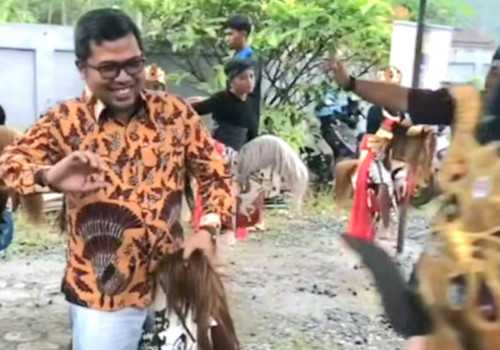 Ini Cara Ferry Wawan Cahyono Ikut Lestarikan Kesenian Ebeg Banjarnegara