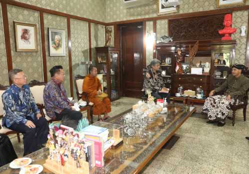 Perwakilan Umat Buddha Temui Ganjar Pranowo, Bahas Peringatan Waisak 2023 di Borobudur