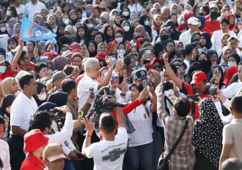 Peringatan May Day di Salatiga, Ganjar: Pentingnya Transportasi Antar Industri