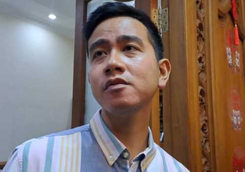 Gibran Tegaskan Belum Cukup Umur Soal Cawapres