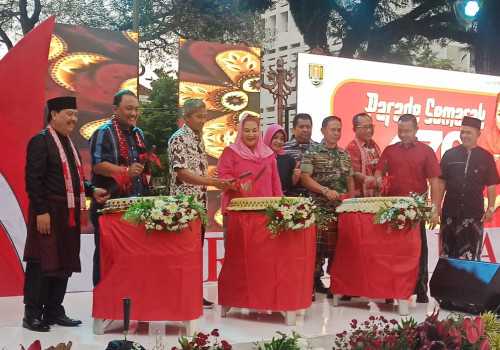 Parade Semarak 476, Wali Kota Semarang Kenalkan Sarung Sebagai Budaya Asli Indonesia