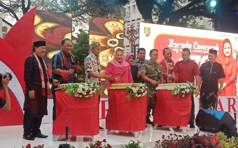 Parade Semarak 476, Wali Kota Semarang Kenalkan Sarung Sebagai Budaya Asli Indonesia
