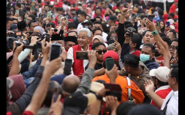 Antusiasnya Warga Surabaya Sambut Ganjar: Pak Aku Bocahmu