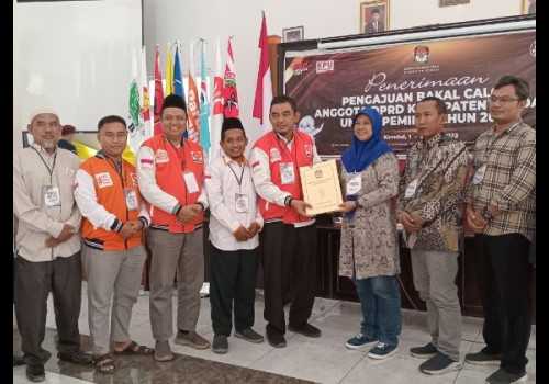 Jadi Parpol Pertama, PKS Kendal Daftarkan Bakal Caleg di Pemilu 2024