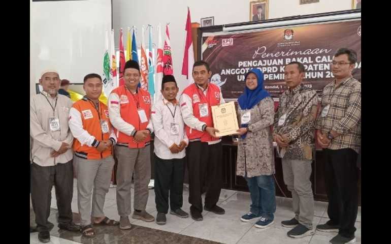 Jadi Parpol Pertama, PKS Kendal Daftarkan Bakal Caleg di Pemilu 2024