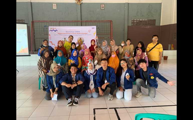 Tingkatkan Pemahaman Digital Marketing pada Masyarakat, Mahasiswa Universitas Semarang Beri Sosialisasi