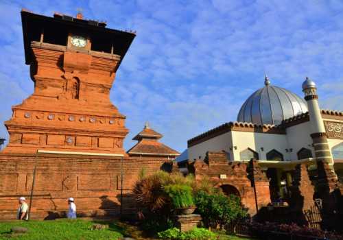 Selalu Ramai Pengunjung, Masjid Menara Kudus Jadi Wisata Reliji Favorit