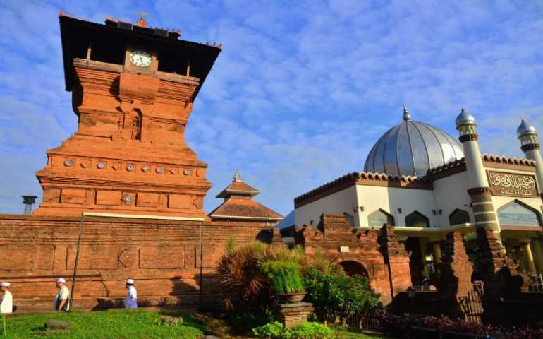 Selalu Ramai Pengunjung, Masjid Menara Kudus Jadi Wisata Reliji Favorit