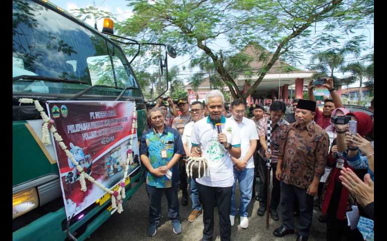 Ganjar Lepas Ekspor Produk UMKM Binaan Pemprov Jateng Senilai Rp7,2 Miliar