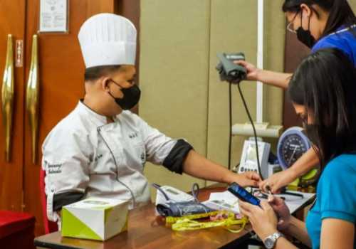 Karyawan Hotel Ciputra Semarang Rutin Cek Kesehatan Demi Kenyamanan Tamu