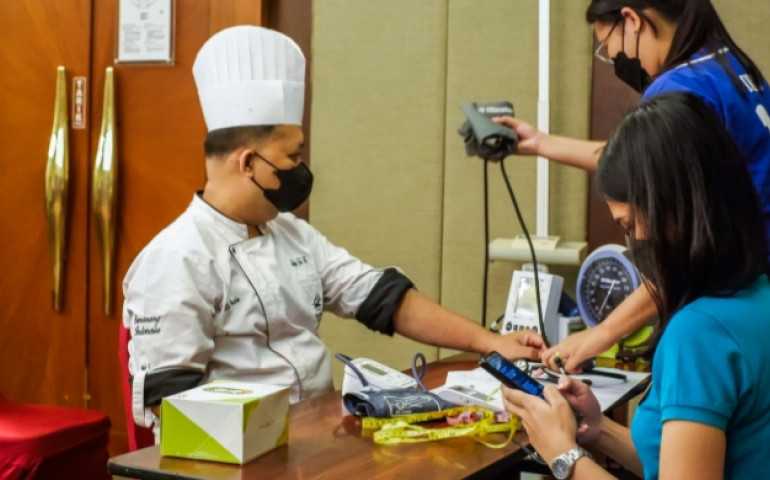 Karyawan Hotel Ciputra Semarang Rutin Cek Kesehatan Demi Kenyamanan Tamu