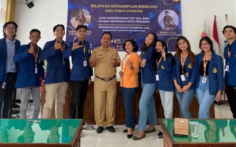 Latih Kemampuan Berbicara di Depan Umum, Mahasiswa Ilmu Komunikasi USM Gelar Pelatihan Public Speaking di SMK Negeri 2 Semarang